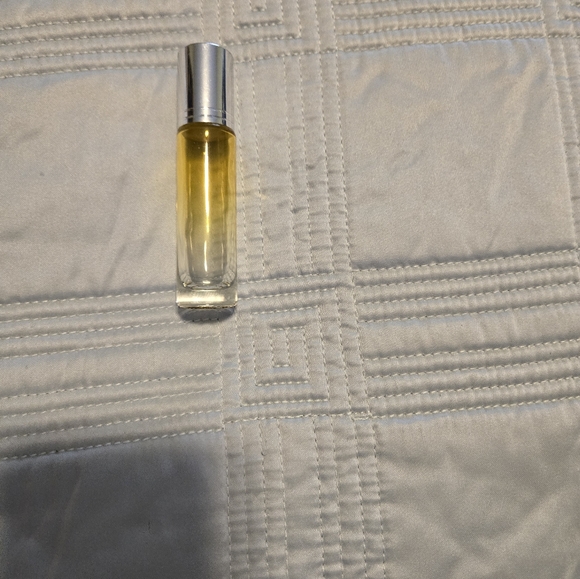 10ml glass bottle with roller ball - Picture 7 of 9